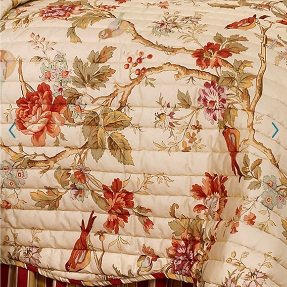 WAVERLY FULL/QUEEN REVERSIBLE QUILT WITH  BEDSKIRT AND 2 SHAMS - Picture 3 of 6